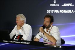 Charlie Whiting, delegado de la FIA y Matteo Bonciani, delegado de medios de comunicación la FIA en 