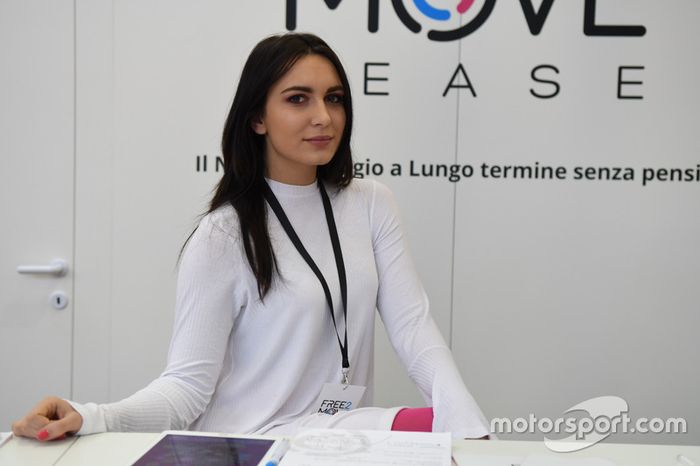 Las chicas en el Salón del Automóvil de Bolonia 2017