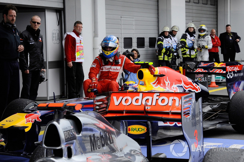 Nürburgring 2011 : Mark Webber (Red Bull) lleva a Fernando Alonso (Ferrari)
