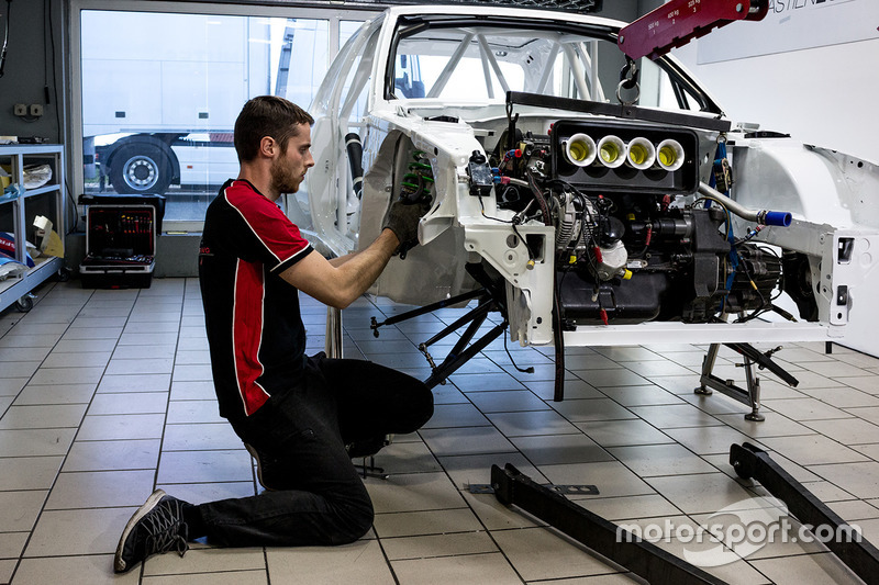 Sébastien Loeb Racing, ricostruzione della Peugeot 306 Maxi
