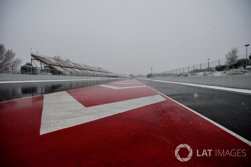 Main straight as snow stops testing