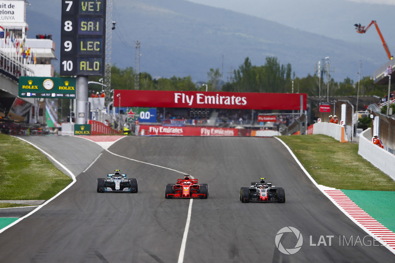 Kevin Magnussen, Haas F1 Team VF-18, Sebastian Vettel, Ferrari SF71H and Valtteri Bottas, Mercedes AMG F1 W09