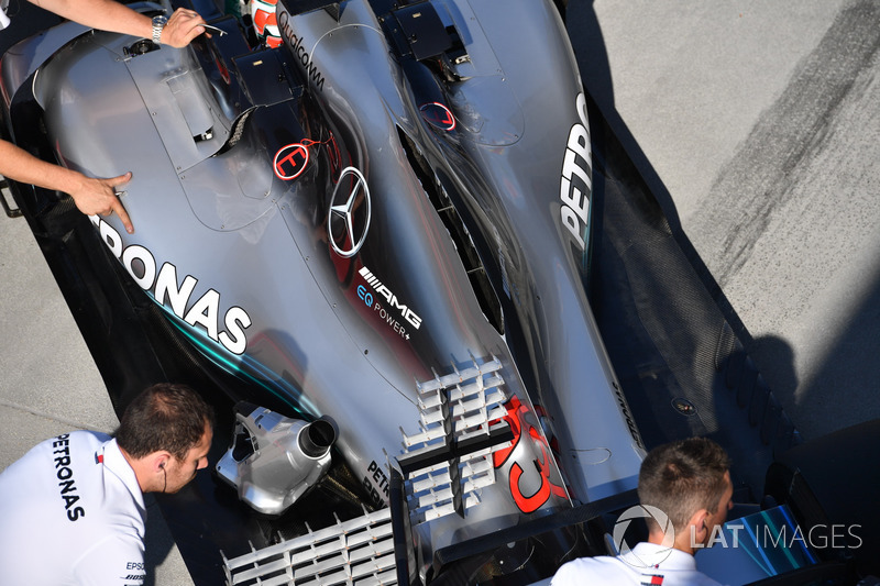 Накривка двигуна Mercedes-AMG F1 W09