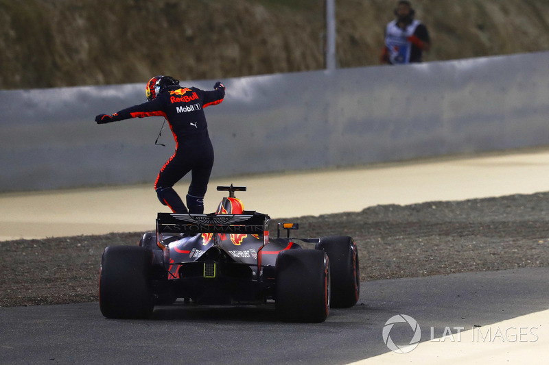 Daniel Ricciardo, Red Bull Racing RB14 Tag Heuer, jumps from his car after retiring from the race