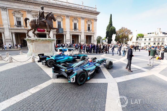 Exhibición en las calles de Roma.