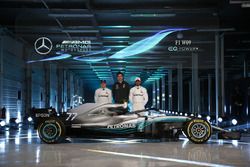 Valtteri Bottas, Mercedes AMG F1, Lewis Hamilton, Mercedes AMG F1, Toto Wolff, Executive Director Mercedes AMG F1