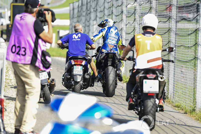 Valentino Rossi, Yamaha Factory Racing, remolcado