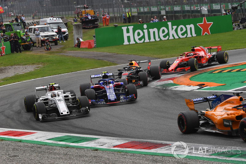Charles Leclerc, Sauber C37, Pierre Gasly, Scuderia Toro Rosso STR13, Daniel Ricciardo, Red Bull Racing RB14 y Sebastian Vettel, Ferrari SF71H