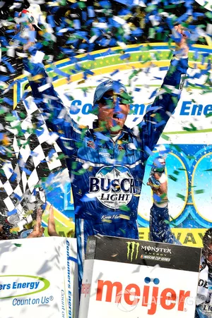 Kevin Harvick, Stewart-Haas Racing, Ford Fusion Busch Light / Mobil 1 wins