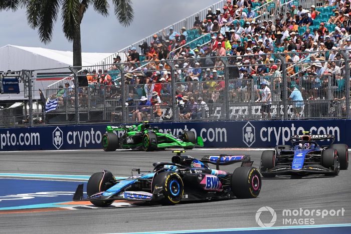 Pierre Gasly, Alpine A524, Logan Sargeant, Williams FW46, Zhou Guanyu, Stake F1 Team Kick Sauber C44