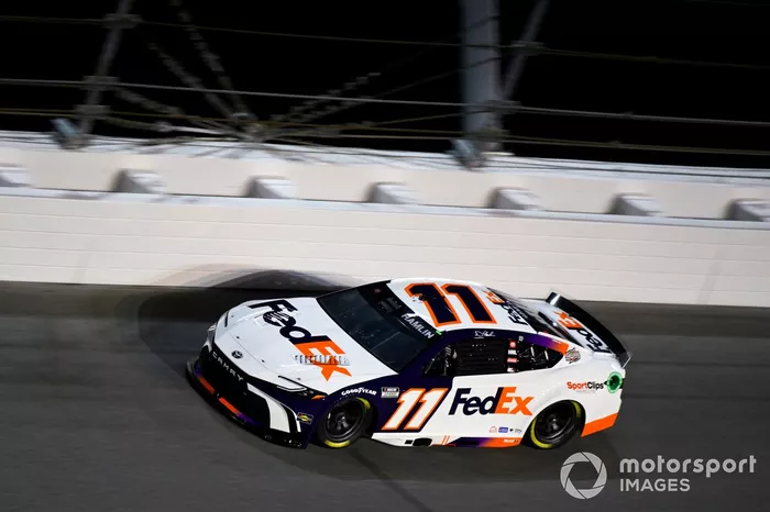 #11: Denny Hamlin (Gibbs-Toyota)