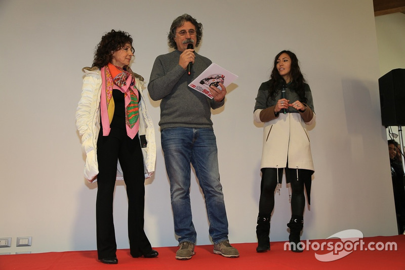 Rossella Simoncelli, Paolo Simoncelli dan Kate Fretti saat pembukaan Casa Marco Simoncelli