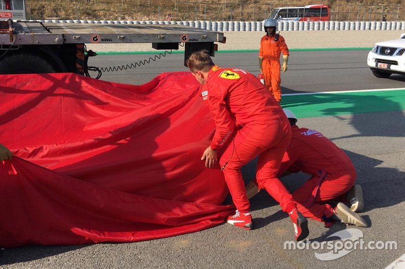 Sebastian Vettel, Ferrari SF90 s'arrête en bord de piste
