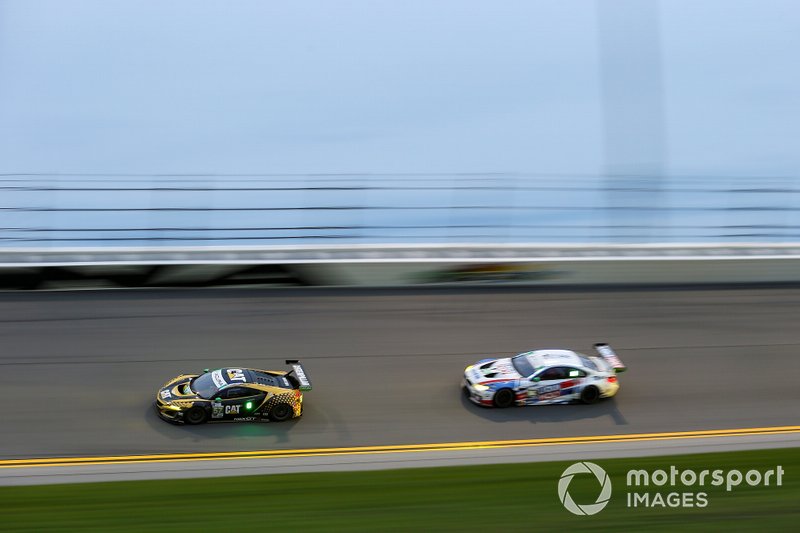 #57 Meyer Shank Racing w/ Curb-Agajanian Acura NSX GT3, GTD: Katherine Legge, Ana Beatriz, Simona De Silvestro, Christina Nielsen