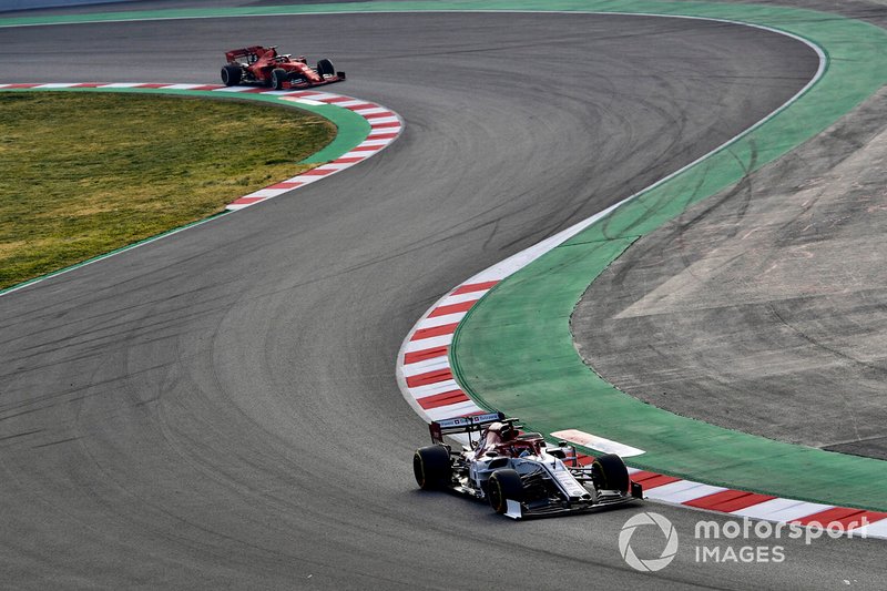Kimi Raikkonen, Alfa Romeo Racing C38, devant Sebastian Vettel, Ferrari SF90