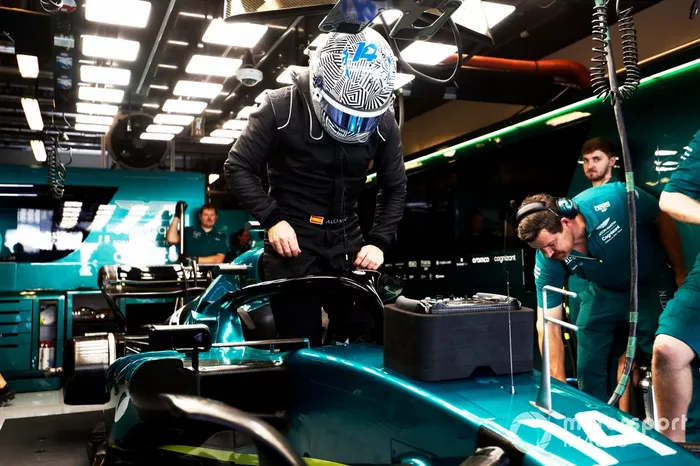Fernando Alonso, Aston Martin AMR22