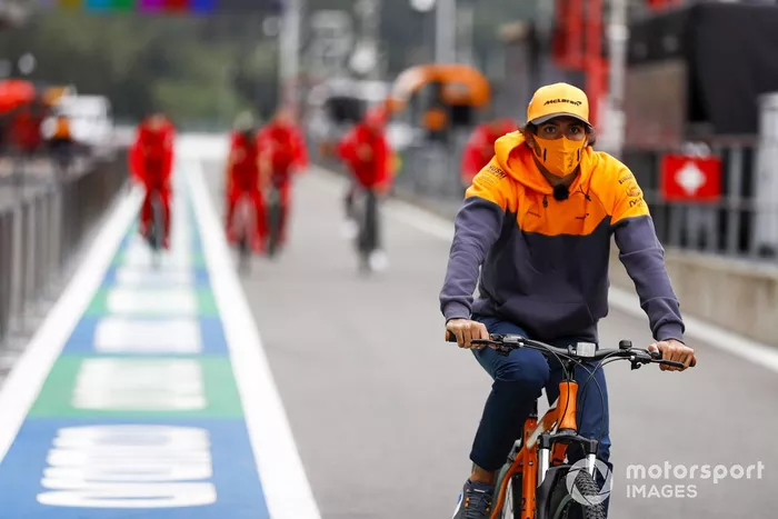 Carlos Sainz Jr., McLaren, cycles in the pit lane
