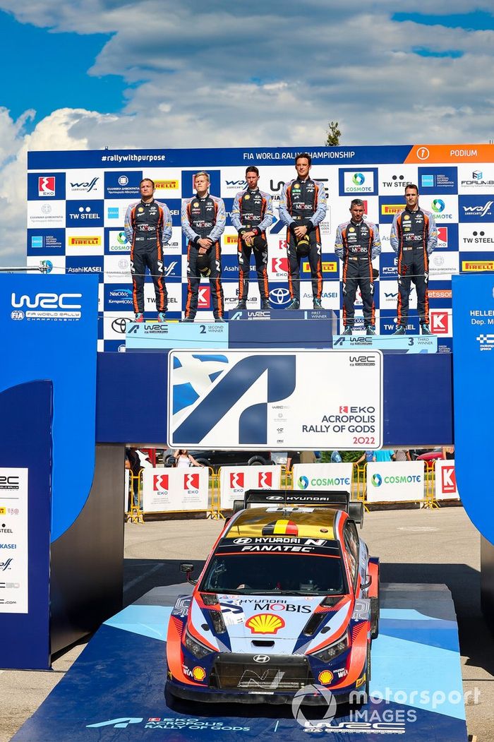 Podio: ganadores Thierry Neuville, Martijn Wydaeghe, Hyundai World Rally Team Hyundai i20 N Rally1, segundo lugar Ott Tanak, Martin Jarveoja, Hyundai World Rally Team Hyundai i20 N Rally1, tercer lugar Dani Sordo, Candido Carrera, Hyundai World Rally Team Hyundai i20 N Rally1.