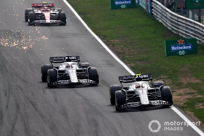 Yuki Tsunoda, AlphaTauri AT03, Pierre Gasly, AlphaTauri AT03, Zhou Guanyu, Alfa Romeo C42