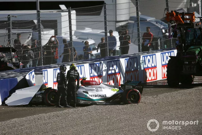 Choque de Lewis Hamilton, Mercedes W13 en la Q3