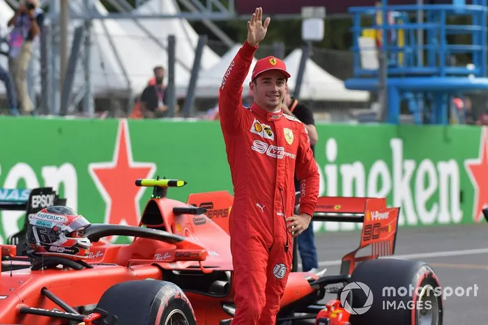 Pole Sitter Charles Leclerc, Ferrari festeggia al Parc Ferme