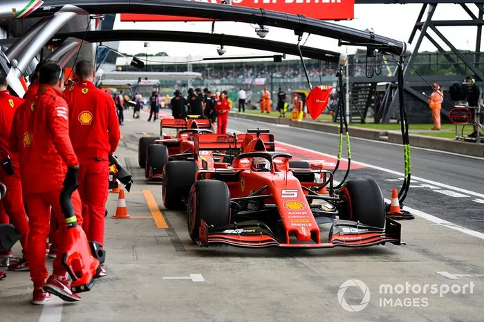 Sebastian Vettel, Ferrari SF90, en pits