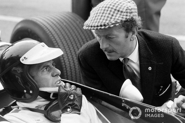 Jim Clark con el propietario del equipo Lotus, Colin Chapman