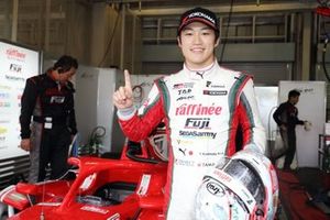 Yuji Kunimoto tras la pole position