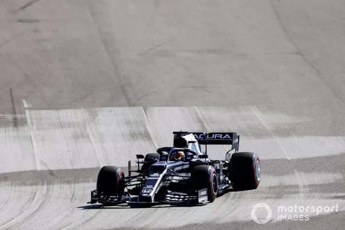 Yuki Tsunoda, AlphaTauri AT02, Pierre Gasly, AlphaTauri AT02