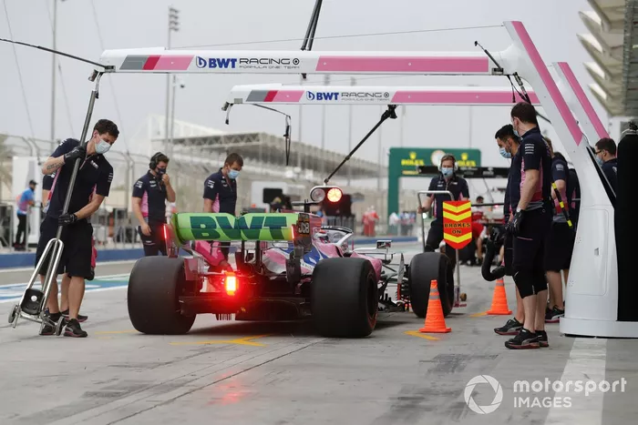 Sergio Perez, Racing Point RP20, en el carril de pits