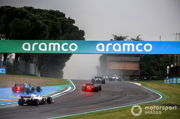 Fernando Alonso, Alpine A521, Sebastian Vettel, Aston Martin AMR21, Nicholas Latifi, Williams FW43B, Nikita Mazepin, Haas VF-21