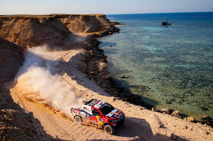 #301 Toyota Gazoo Racing: Nasser Al-Attiyah, Matthieu Baumel
