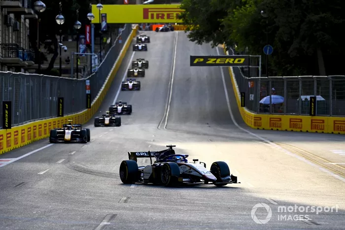 David Beckmann, Charouz Racing System, precede Jehan Daruvala, Carlin