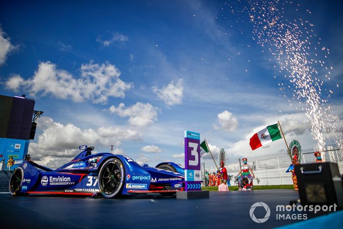 Tercer lugar Nick Cassidy, Envision Virgin Racing, Audi e-tron FE07 llega al podio