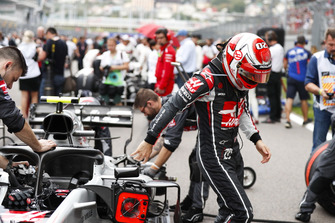 Kevin Magnussen, Haas F1 Team, on the grid