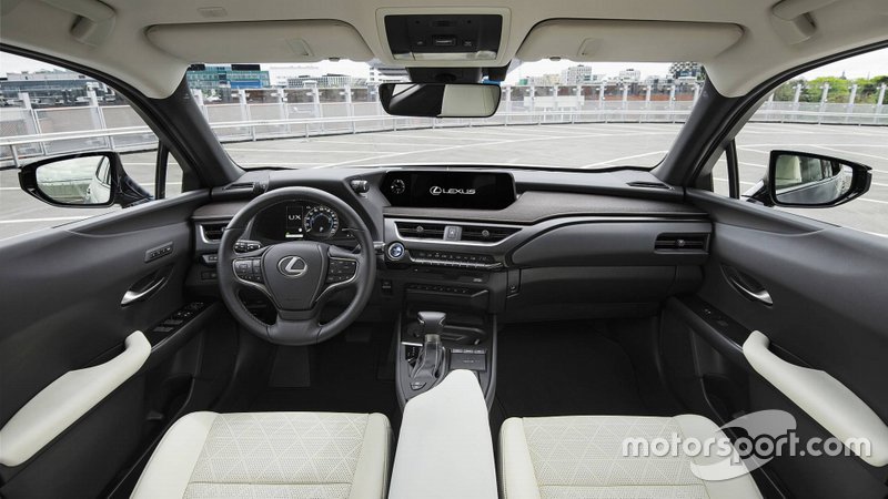 Lexus UX 2019 року