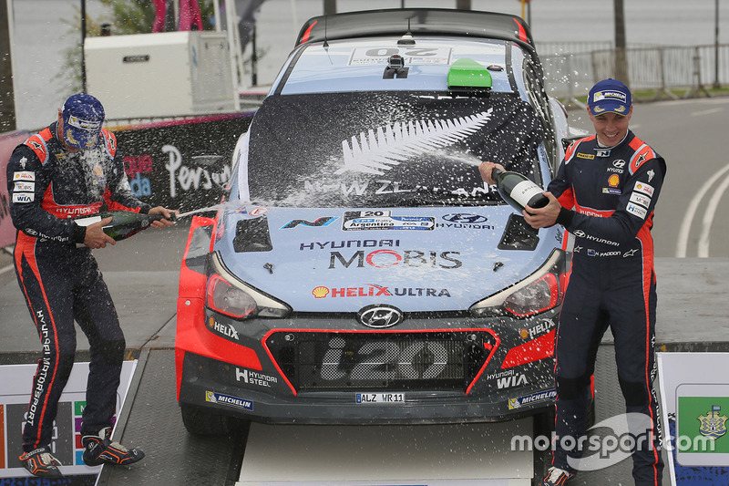 Winners Hayden Paddon, John Kennard, Hyundai Motorsport