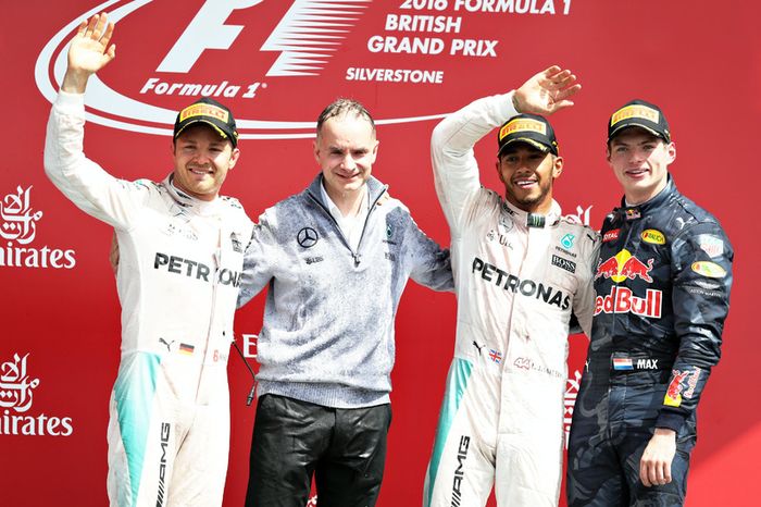 Podio: Nico Rosberg, Mercedes AMG F1, segundo; Lewis Hamilton, Mercedes AMG F1, carrera de ganador y Max Verstappen, Red Bull Racing, tercero