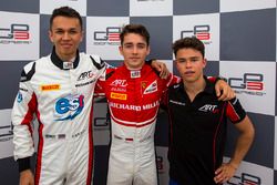 Ganador de la pole Charles Leclerc, ART Grand Prix, segundo Alexander Albon, ART Grand Prix, tercero