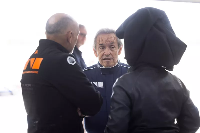 Jacky Ickx, Genesis Magma Racing Genesis
