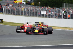 Sebastian Vettel, Ferrari SF70H et Max Verstappen, Red Bull Racing RB13
