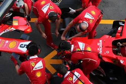Ferrari mechanics make a practice pitstop