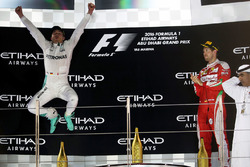 Podium: 2. Nico Rosberg, Mercedes AMG F1 feiert seinen WM-Titel