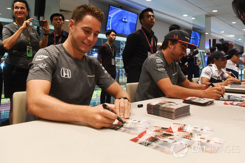 Stoffel Vandoorne, McLaren and Fernando Alonso, McLaren