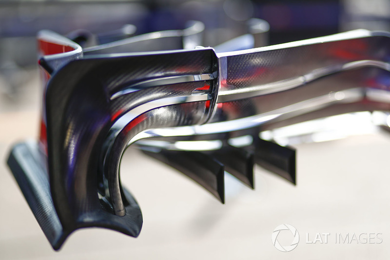 Детали переднего крыла Toro Rosso STR12