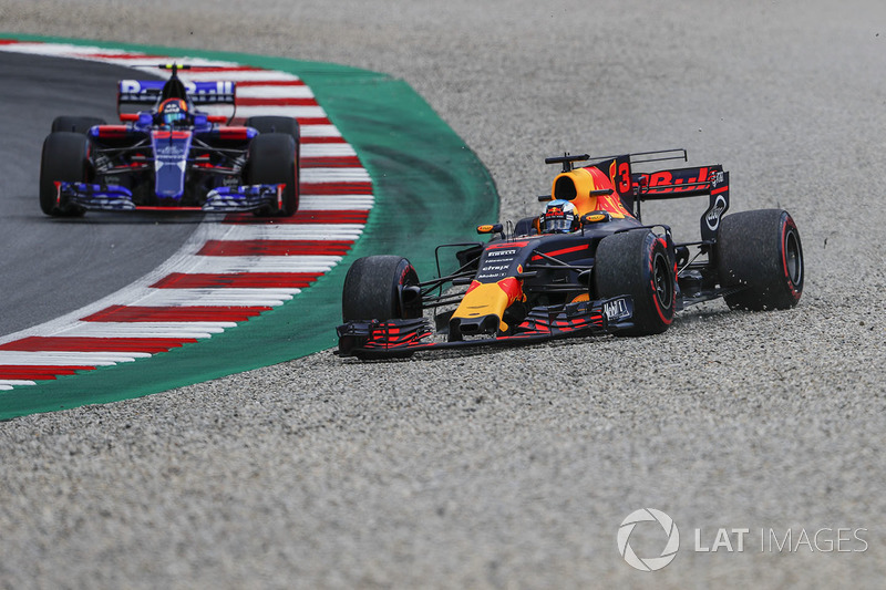 Toro Rosso опередит Red Bull в Кубке конструкторов