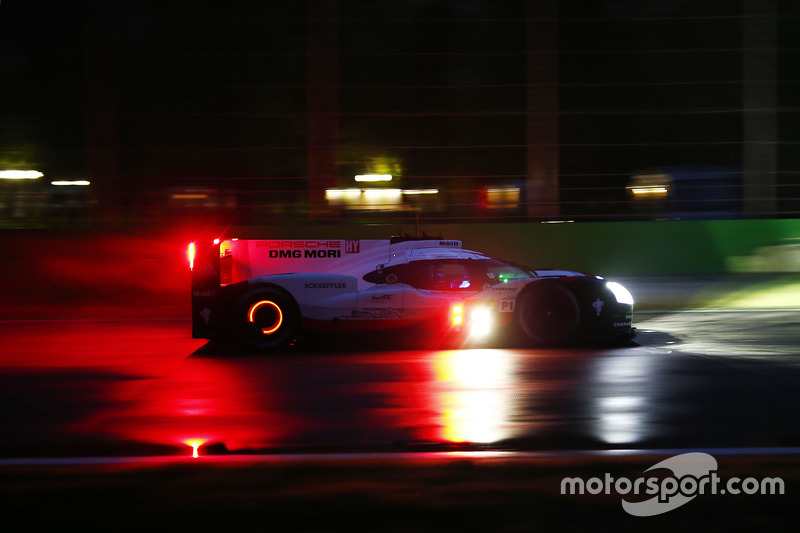 #2 Porsche Team Porsche 919 Hybrid: Timo Bernhard, Earl Bamber, Brendon Hartley