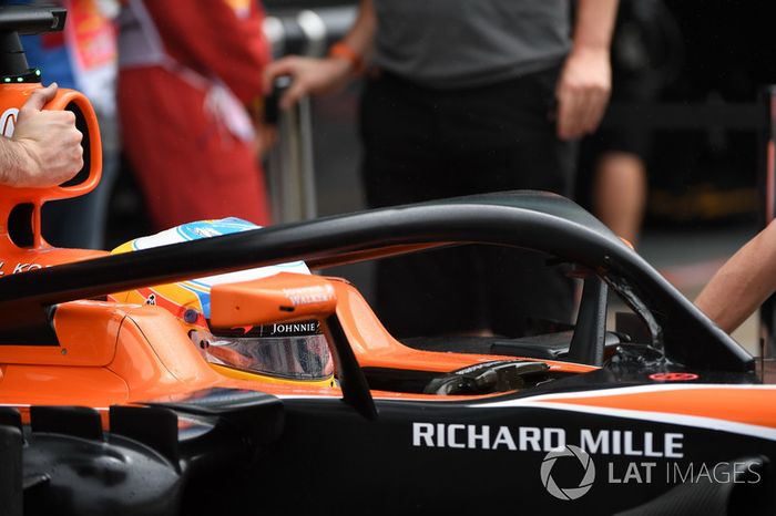Fernando Alonso, McLaren MCL32 con el halo