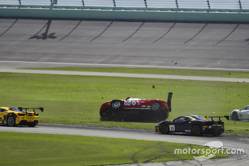 #124 Ferrari of Long Island Ferrari 488 Challenge: Jerome Jacalone, incidente