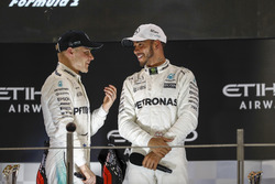 Podium : le vainqueur Valtteri Bottas, Mercedes AMG F1, le deuxième, Lewis Hamilton, Mercedes AMG F1